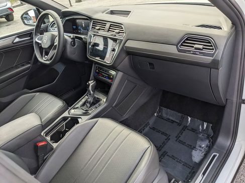 Certified 2023 Volkswagen Tiguan SE R-Line FWD image 9