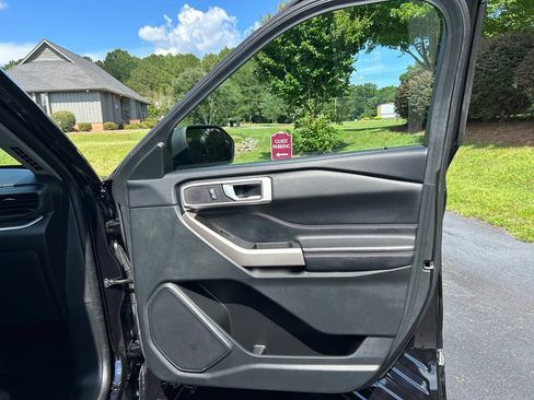 Used 2023 Ford Explorer XLT RWD image 57