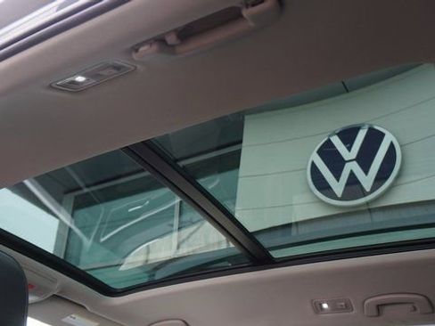 Certified 2023 Volkswagen Atlas SE w/ Panoramic Sunroof Package image 36