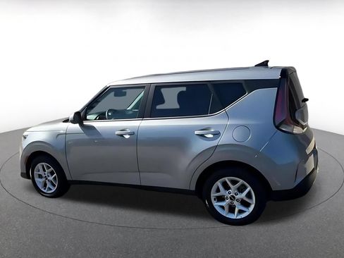 Used 2025 Kia Soul LX w/ LX Technology Package FWD image 10