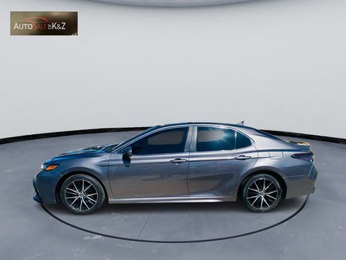 Used 2018 Toyota Camry SE image 3