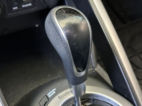Used 2015 Hyundai Veloster FWD image 23