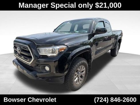 Used 2017 Toyota Tacoma SR5 w/ SR5 Appearance Package (SM) AWD/4WD image 1