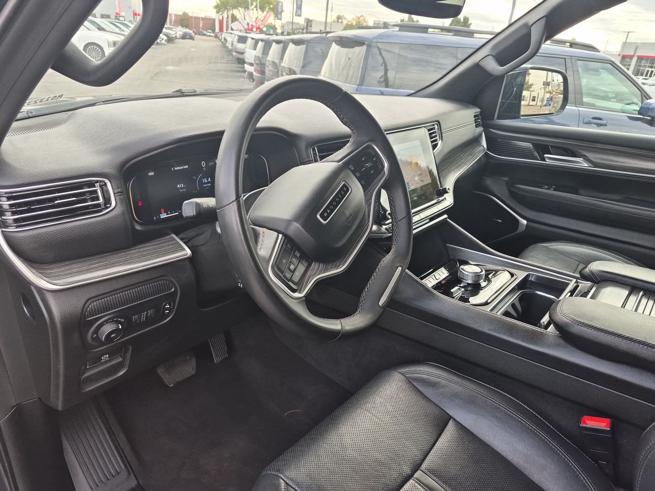 Used 2024 Jeep Wagoneer L Series II w/ Flexible Seating Group AWD/4WD image 15