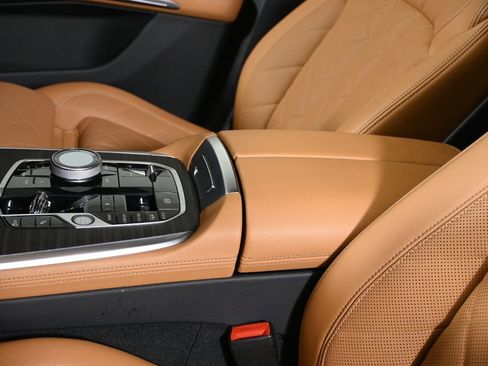 Certified 2023 BMW X7 xDrive40i w/ Executive Package image 26