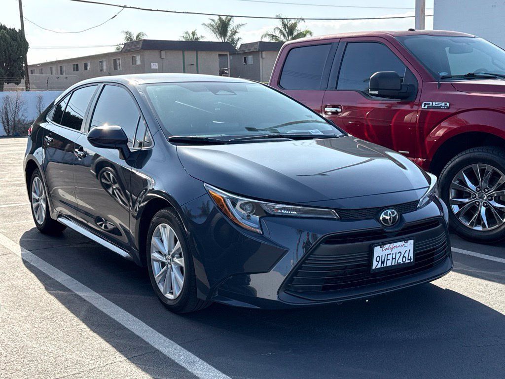 Used 2026 Toyota Corolla LE w/ LE Premium Package FWD image 1