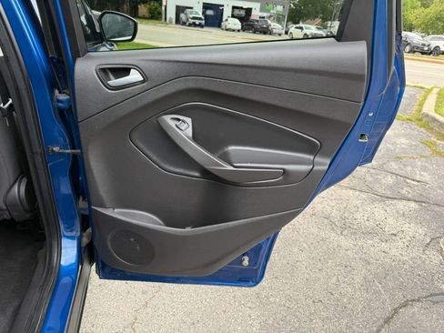 Used 2019 Ford Escape SE w/ Ford Safe & Smart Package AWD/4WD image 15