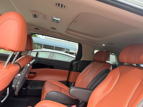 Used 2024 Kia Carnival SX Prestige FWD image 5