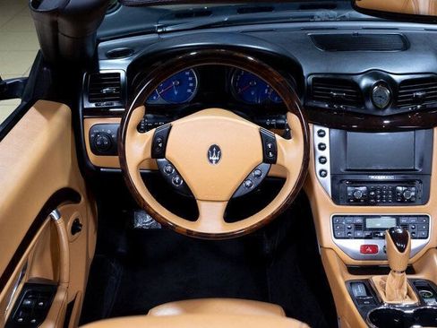 Used 2015 Maserati GranTurismo Convertible RWD image 44