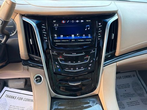 Used 2019 Cadillac Escalade Platinum AWD/4WD image 38