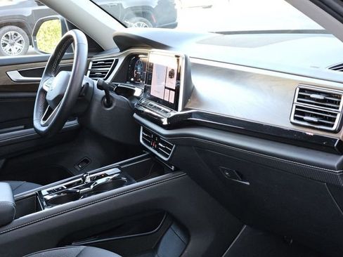Used 2025 Volkswagen Atlas SE FWD image 13