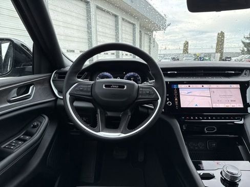 New 2026 Jeep Grand Cherokee Laredo image 12