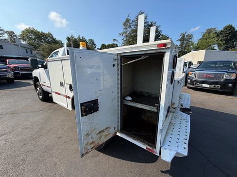 Used 2011 Chevrolet Silverado 3500 W/T AWD/4WD image 27