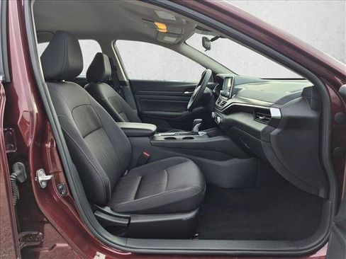 Used 2025 Nissan Altima 2.5 SV FWD image 21