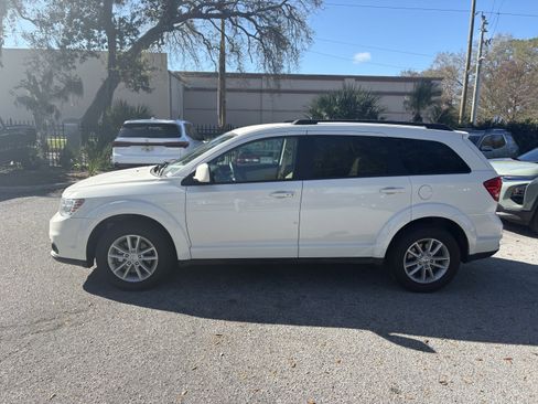 Used 2013 Dodge Journey SXT w/ Flexible Seating Group image 4