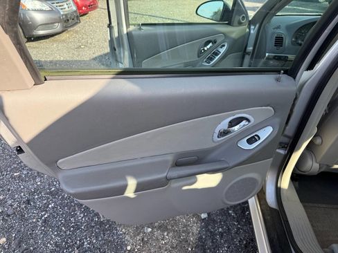 Used 2004 Chevrolet Malibu LT w/ Preferred Equipment Group FWD image 16