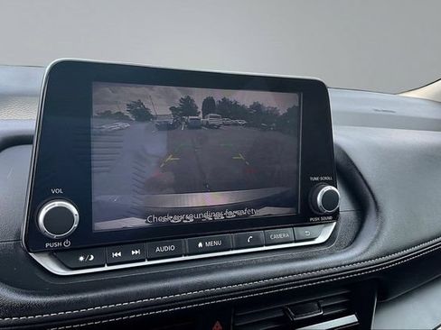 Used 2025 Nissan Rogue S FWD image 14
