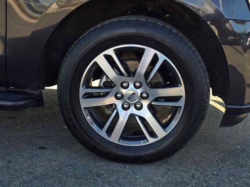 Used 2024 Ford Expedition Limited image 9