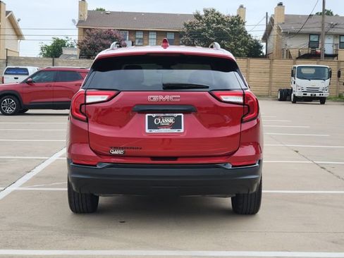 Used 2023 GMC Terrain SLE w/ Driver Convenience Package FWD image 13