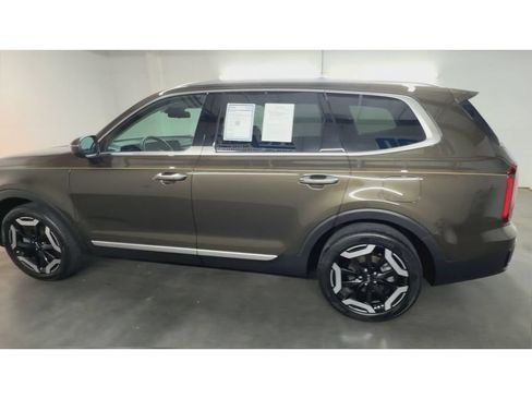 Used 2024 Kia Telluride S w/ S Sunroof Package FWD image 6
