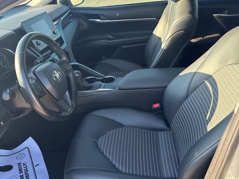 Used 2024 Toyota Camry SE image 9