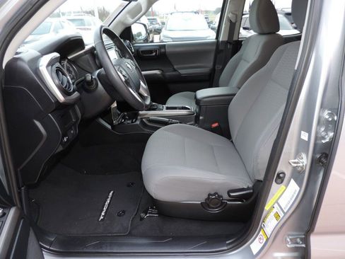 Used 2018 Toyota Tacoma SR5 image 18