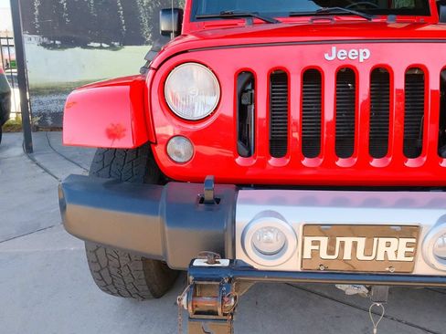 Used 2015 Jeep Wrangler Unlimited Sahara AWD/4WD image 33