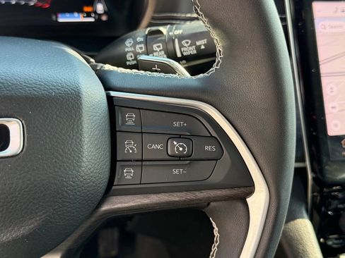 Used 2023 Jeep Grand Cherokee Limited image 22