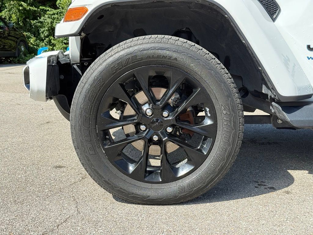 Used 2021 Jeep Wrangler Unlimited Sahara AWD/4WD image 3