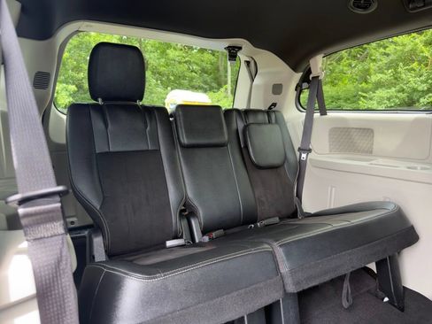 Used 2020 Dodge Grand Caravan SXT FWD image 33