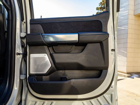 Used 2025 Ford F250 Platinum w/ Tremor Off-Road Package image 40