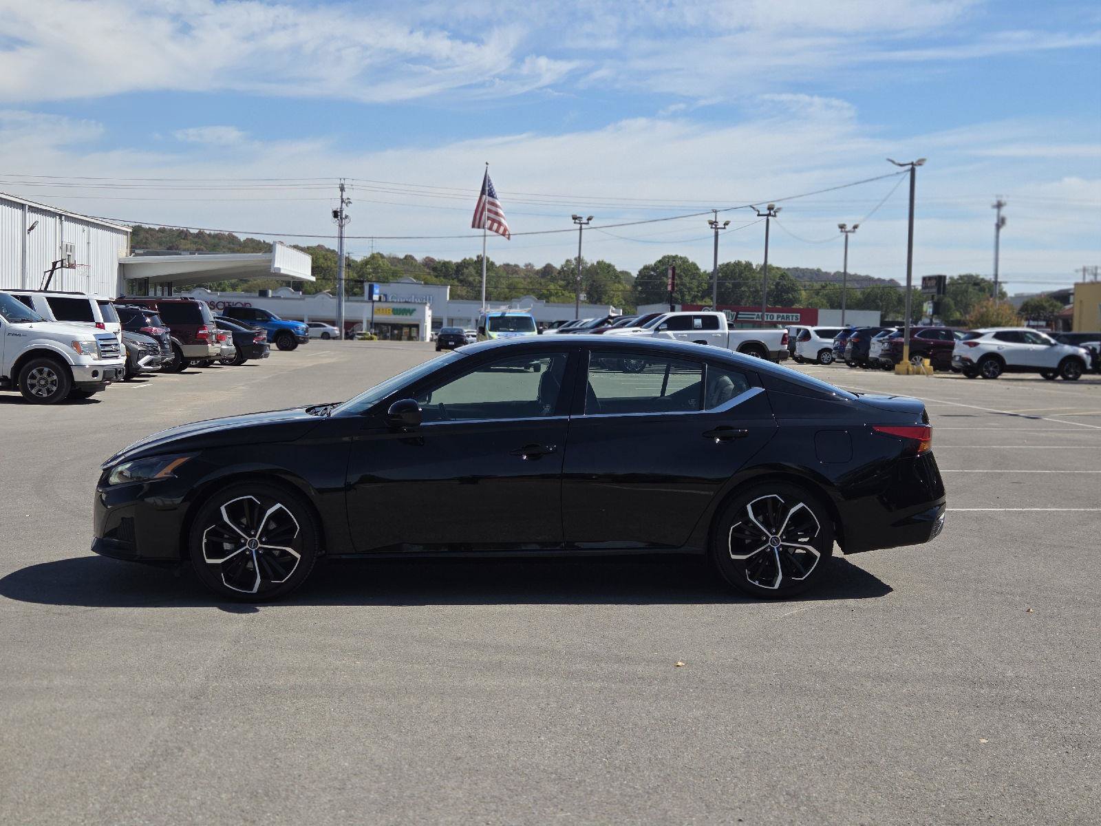 Used 2025 Nissan Altima 2.5 SR FWD image 6