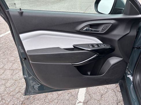 Used 2025 Chevrolet Trax LT image 20