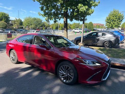 Used 2024 Lexus ES 300h w/ Technology Package FWD image 5