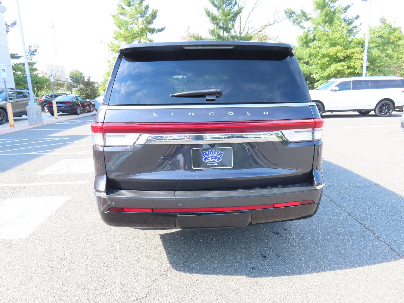 Used 2024 Lincoln Navigator L Reserve AWD/4WD image 6
