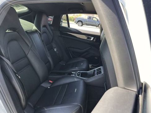 Used 2019 Porsche Panamera RWD image 33