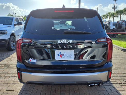 Used 2025 Kia Telluride S FWD image 6