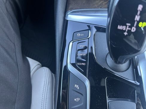 Used 2020 BMW 530i w/ Executive Package image 25