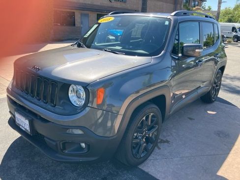 Used 2018 Jeep Renegade Altitude w/ Advanced Technology Group FWD image 2