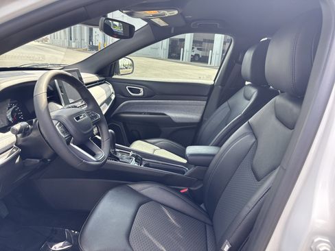 Certified 2025 Jeep Compass Latitude AWD/4WD image 18
