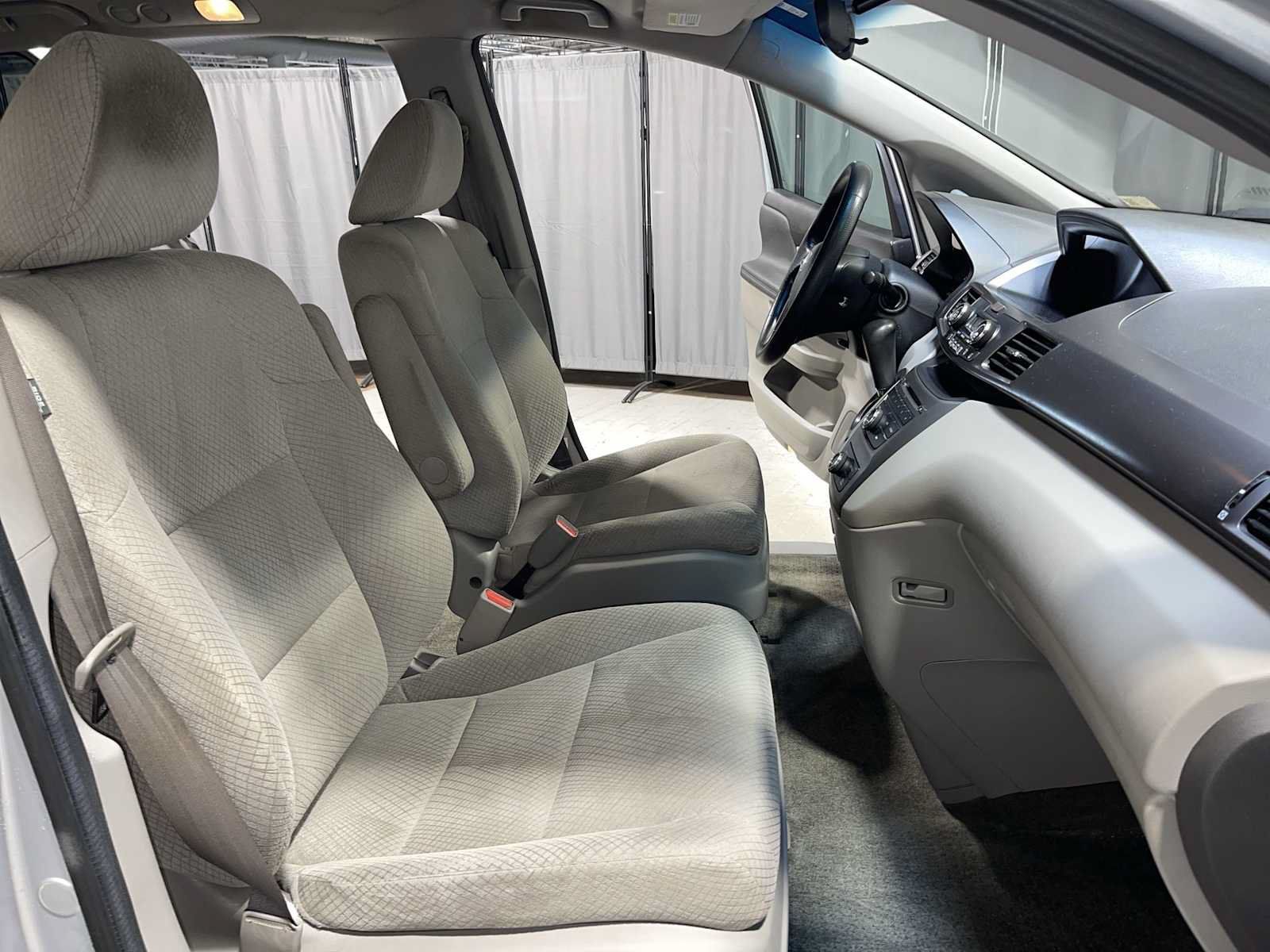 Used 2014 Honda Odyssey LX image 14