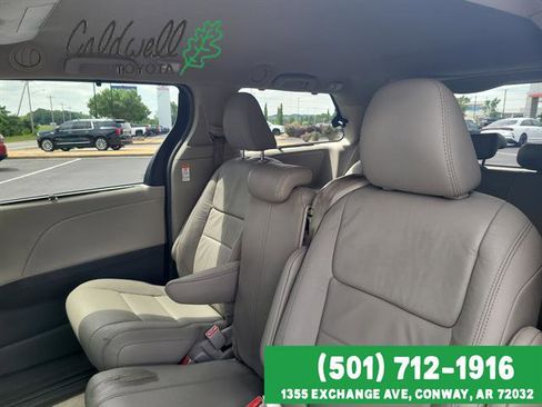 Used 2017 Toyota Sienna XLE Premium FWD image 24