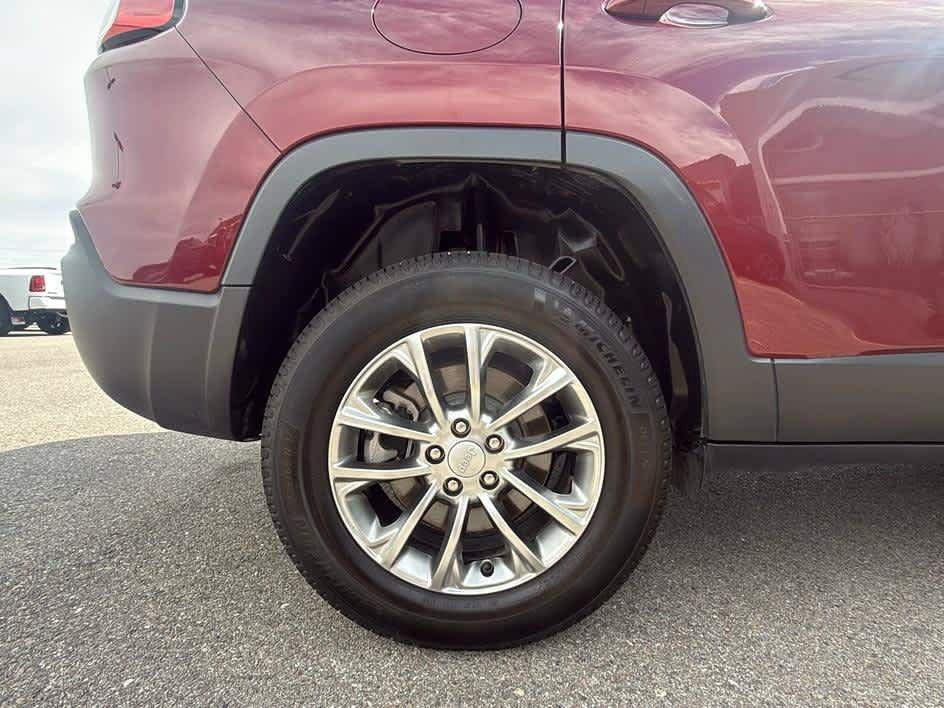 Used 2021 Jeep Cherokee Latitude Lux w/ Comfort/Convenience Group AWD/4WD image 17