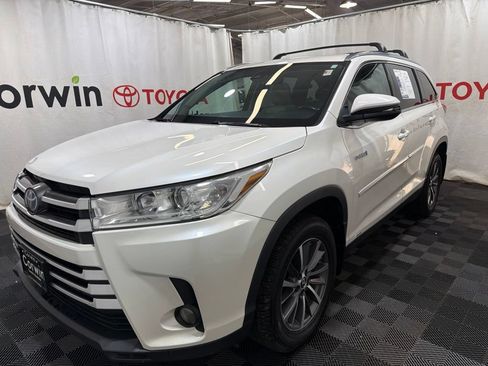 Used 2019 Toyota Highlander XLE AWD/4WD image 3