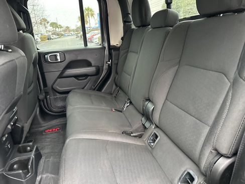 Used 2023 Jeep Gladiator Overland image 11