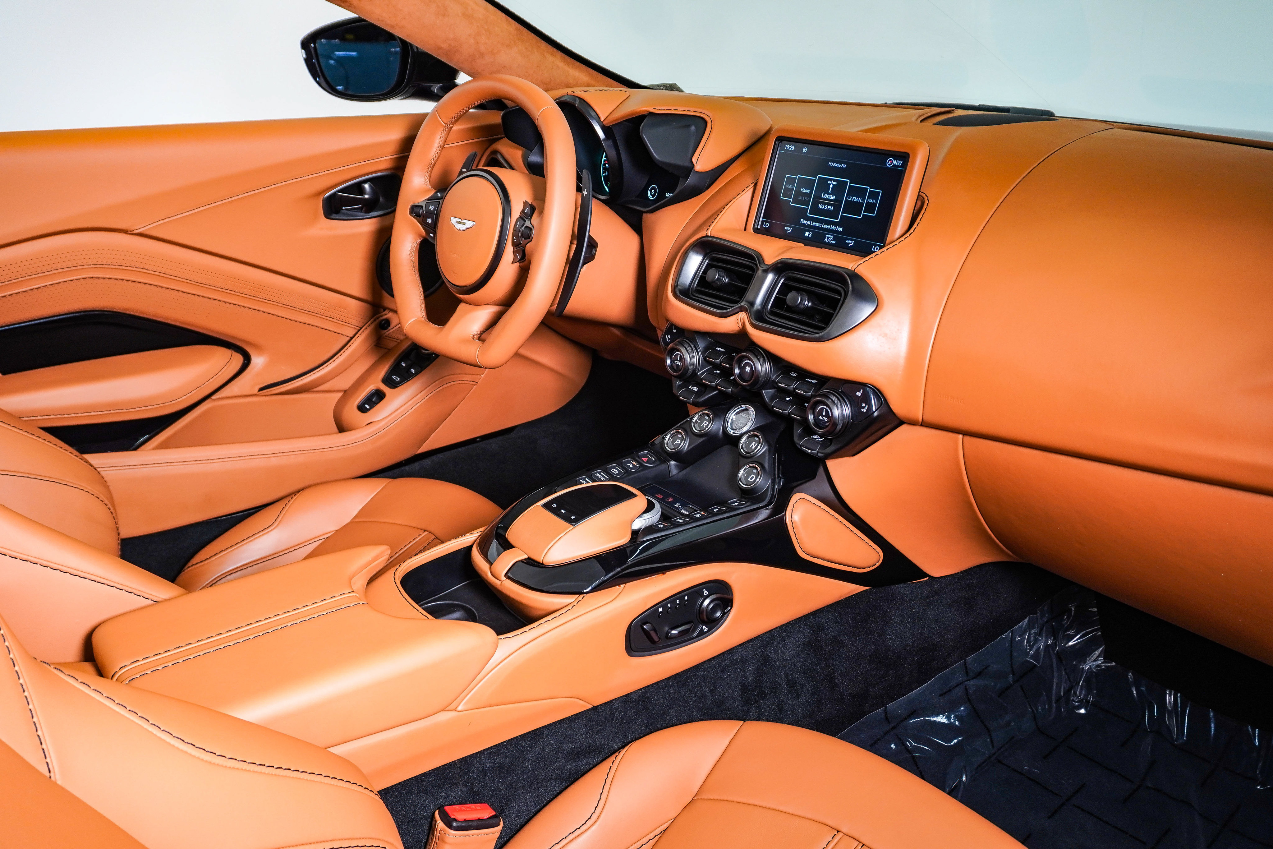 Used 2023 Aston Martin V8 Vantage Roadster RWD image 19