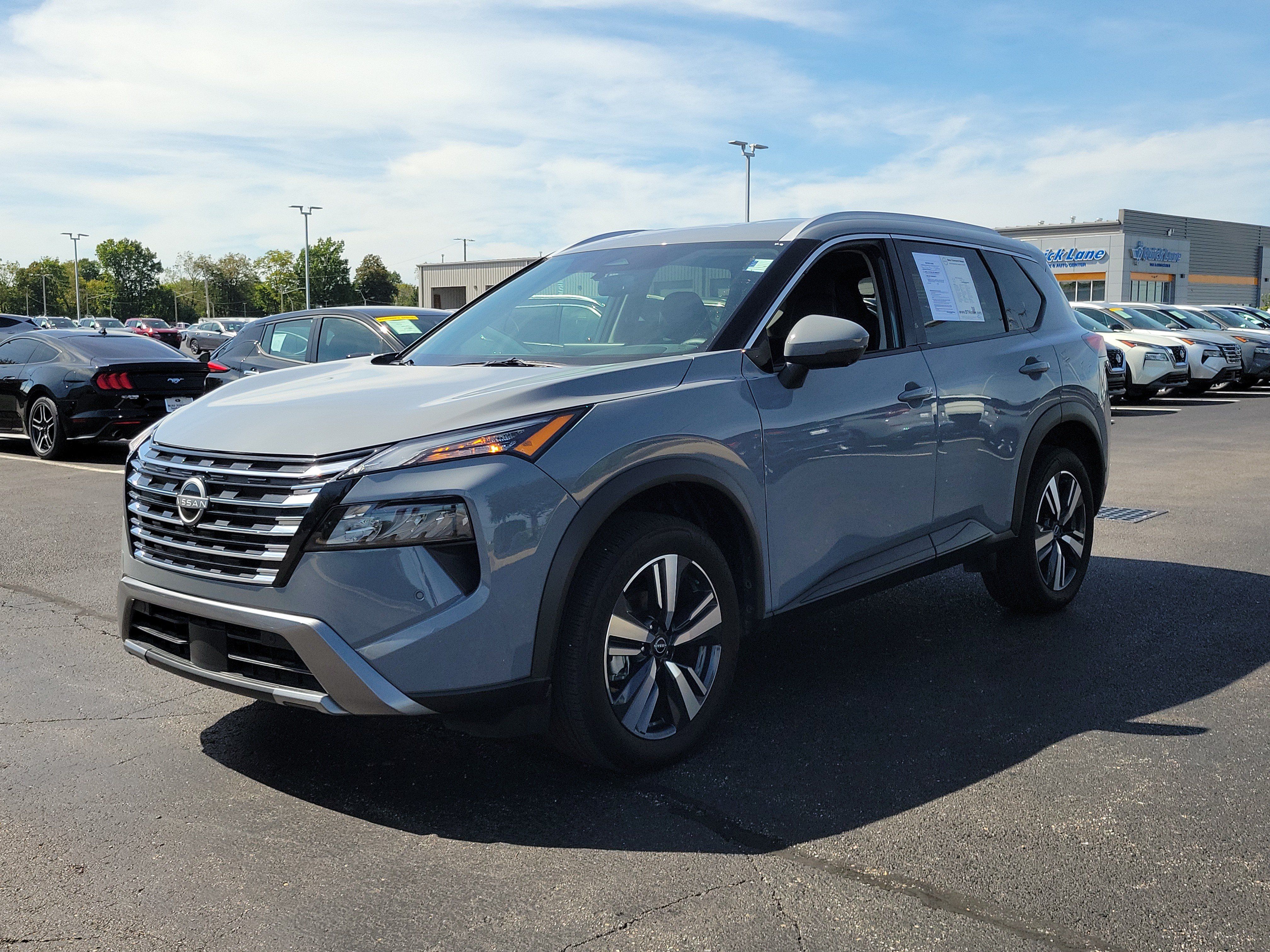 Certified 2025 Nissan Rogue SL FWD image 2