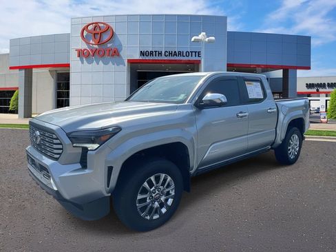 Used 2025 Toyota Tacoma Limited AWD/4WD image 5
