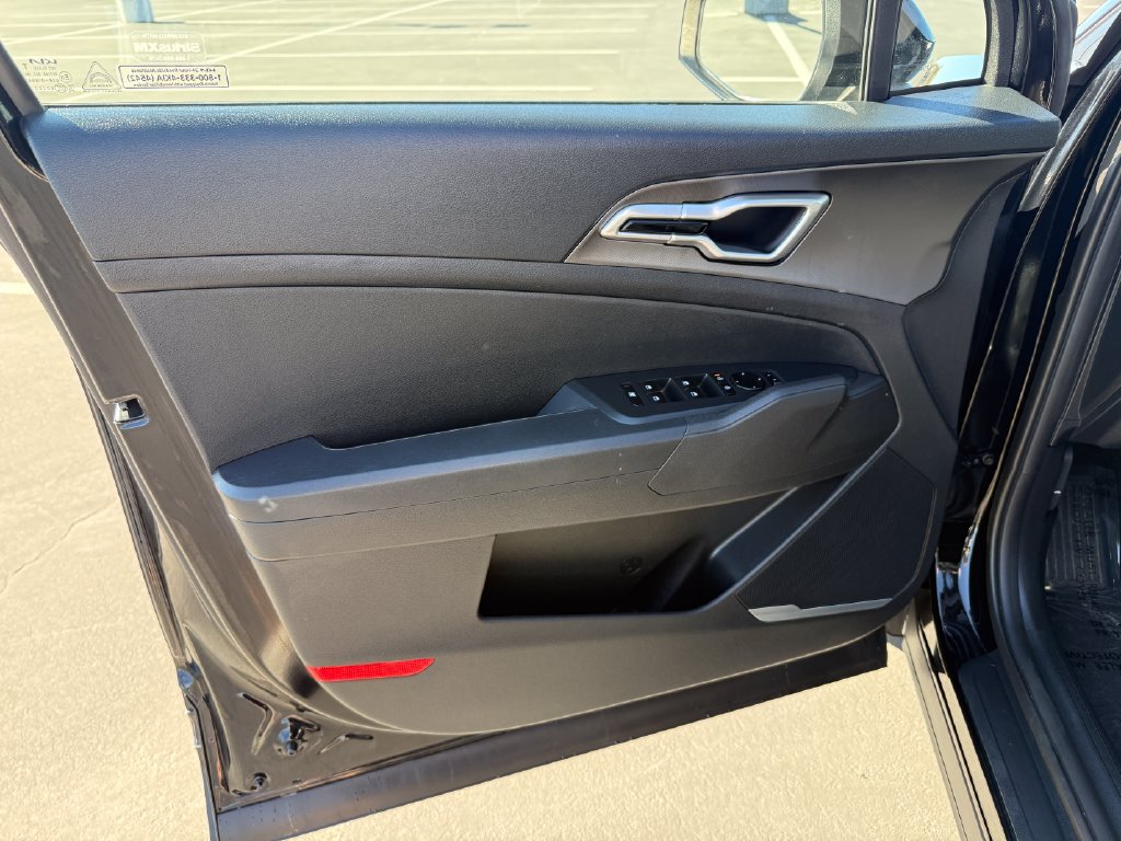 Used 2026 Kia Sportage LX FWD image 9