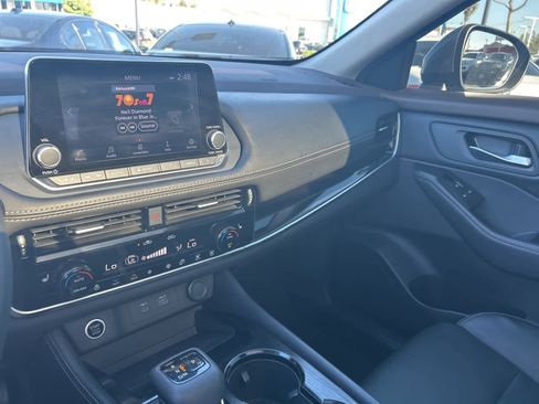Used 2022 Nissan Rogue SL image 40